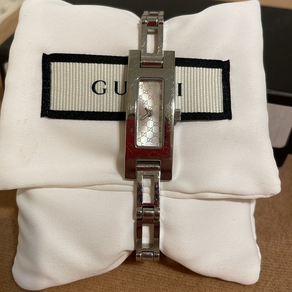 Gucci Ladies Watch - Picture 1 of 11